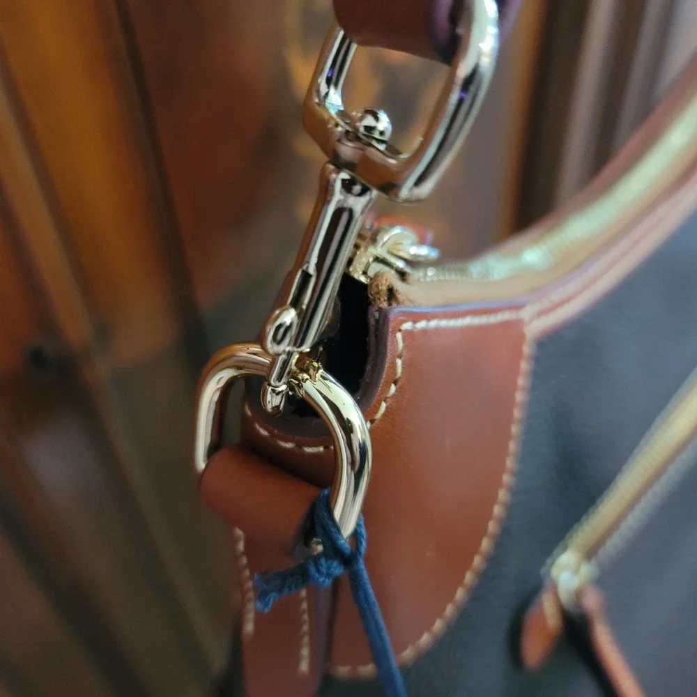 Dooney & Bourke Small Pebble Hobo - Black/brown key holder brwn leathr shoulder
